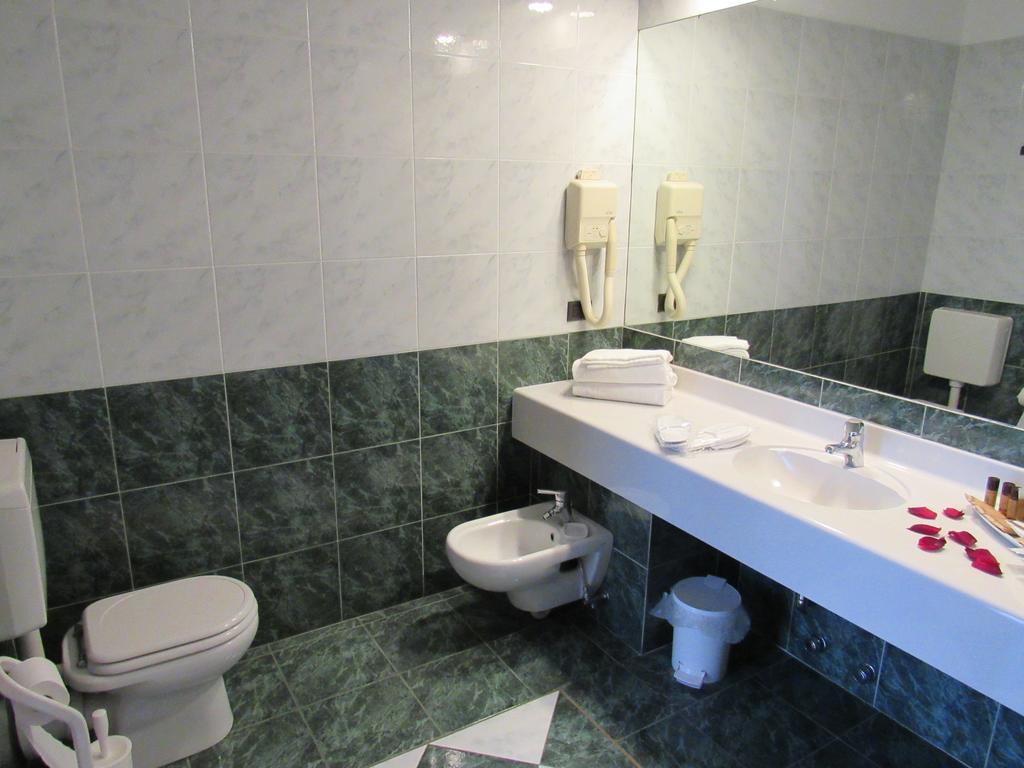 Green Hotel Settimo Torinese Bagian luar foto